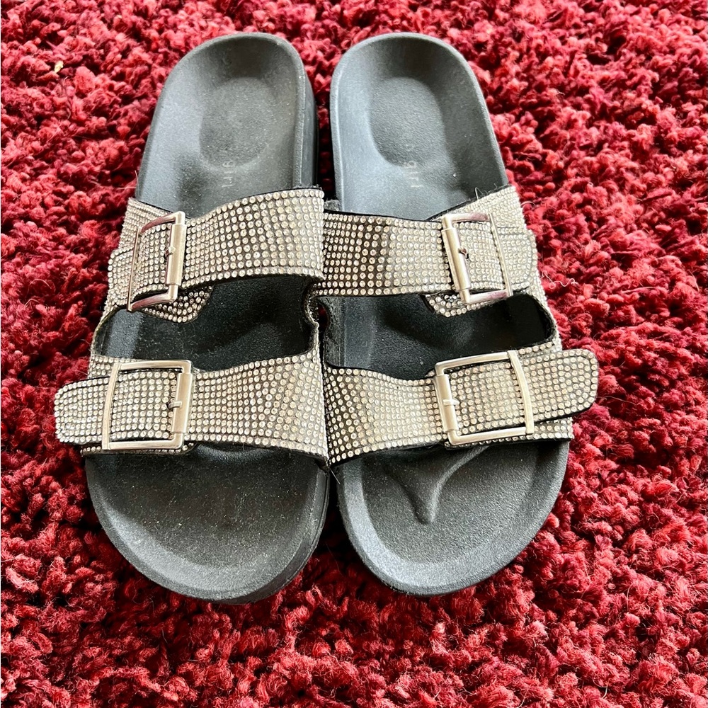 Madden Girl Teddy Arizona 2 Strap Style Sandal plus a 9 3/4” anklet.